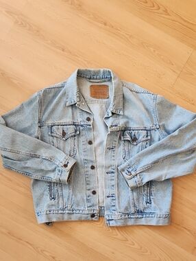 Vintage Levi's Light Wash Blue Denim Jacket Size 46